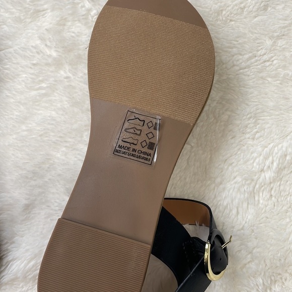 Black‎ and white Sandals - Picture 5 of 7